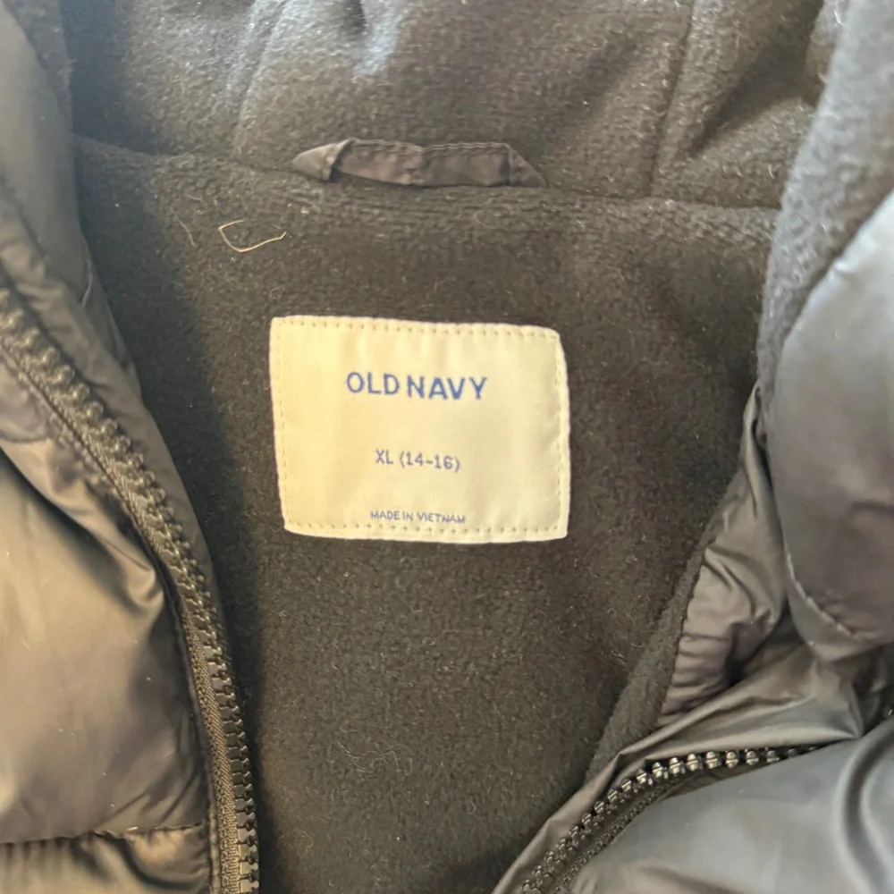 Old navy kids black puffer coat youth size‎ XL